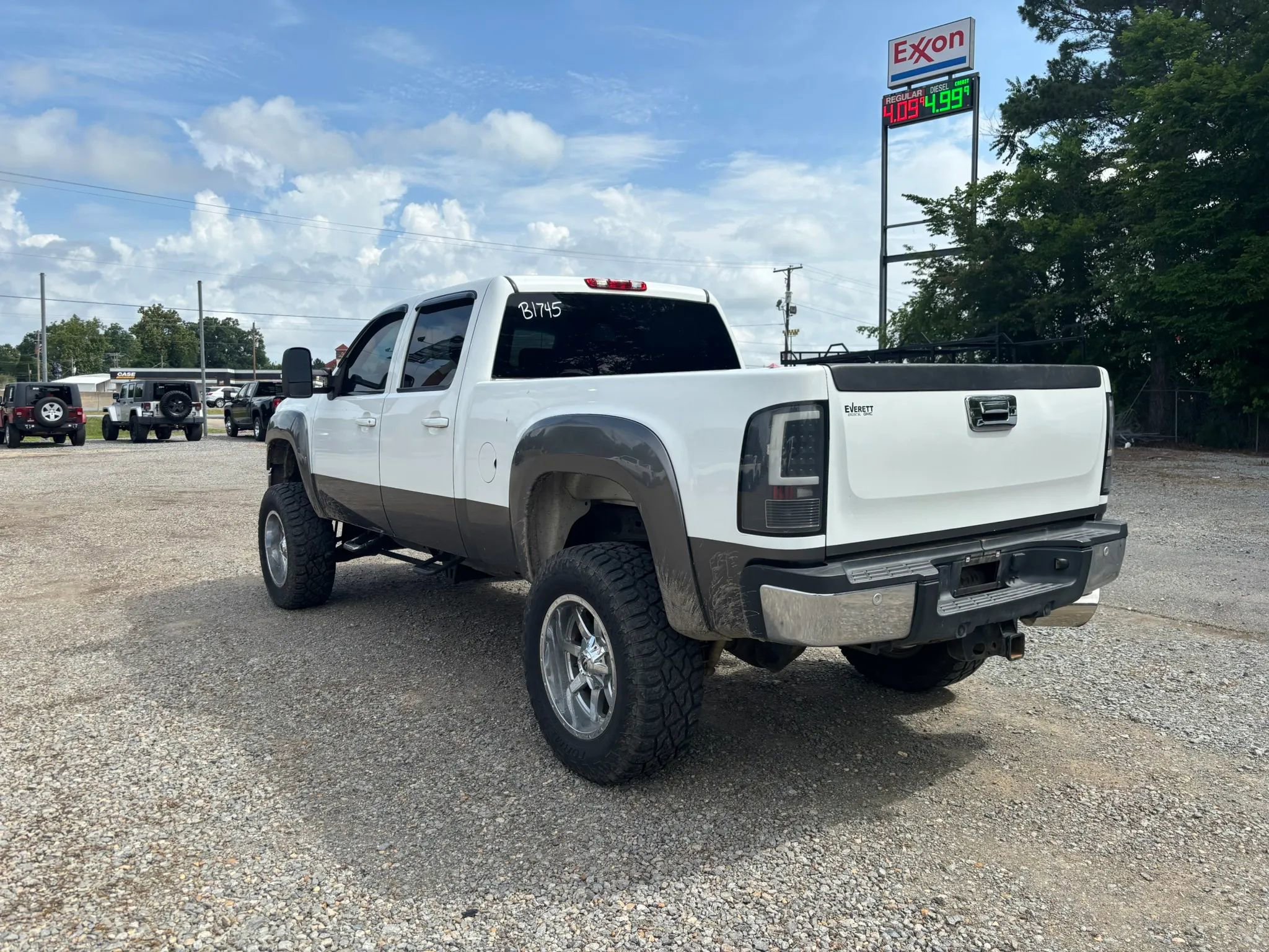 Used 2011 GMC Sierra 2500 SLE w/ SLE Preferred Package AWD/4WD image 6