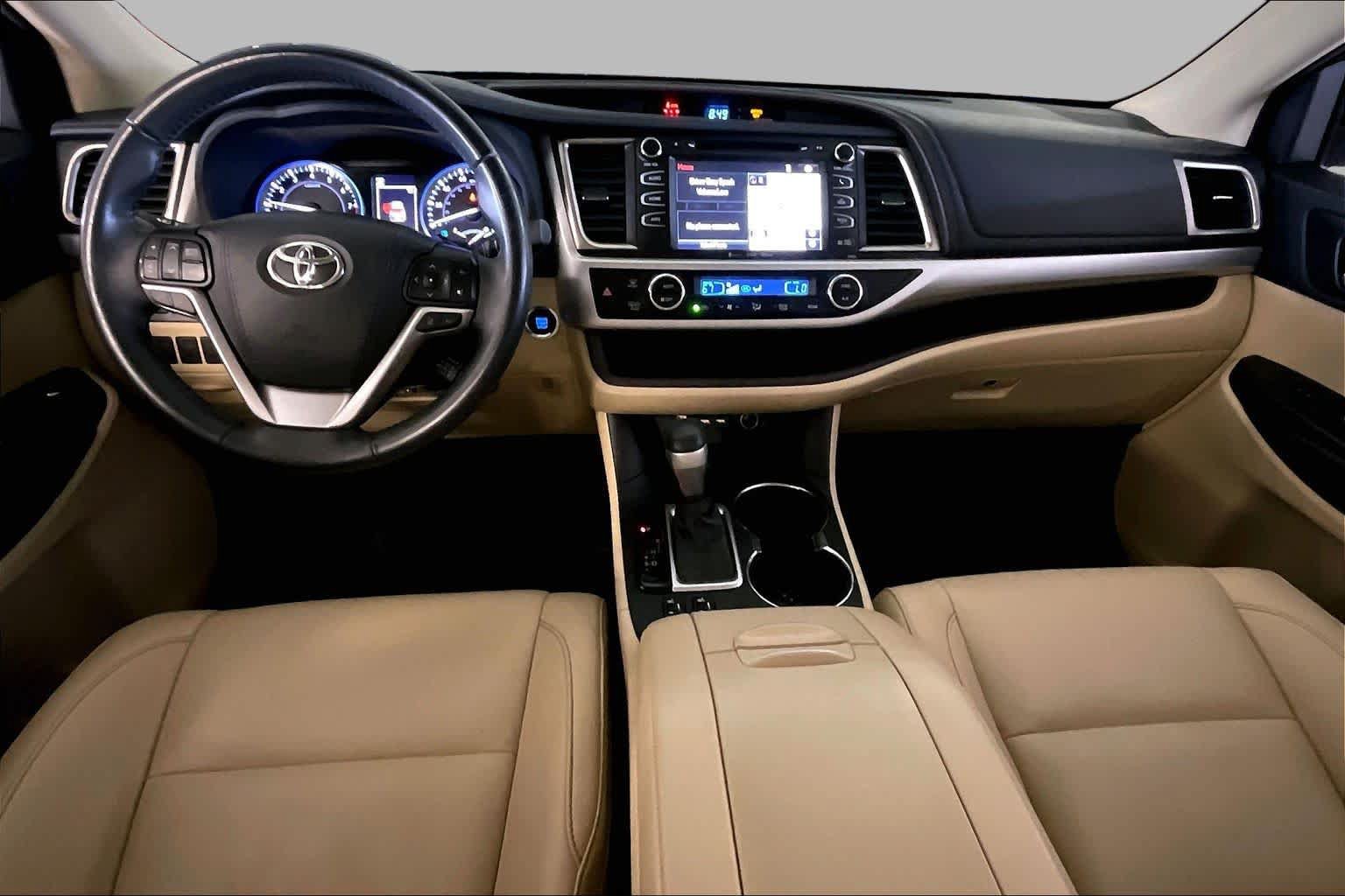 Used 2019 Toyota Highlander XLE FWD image 14