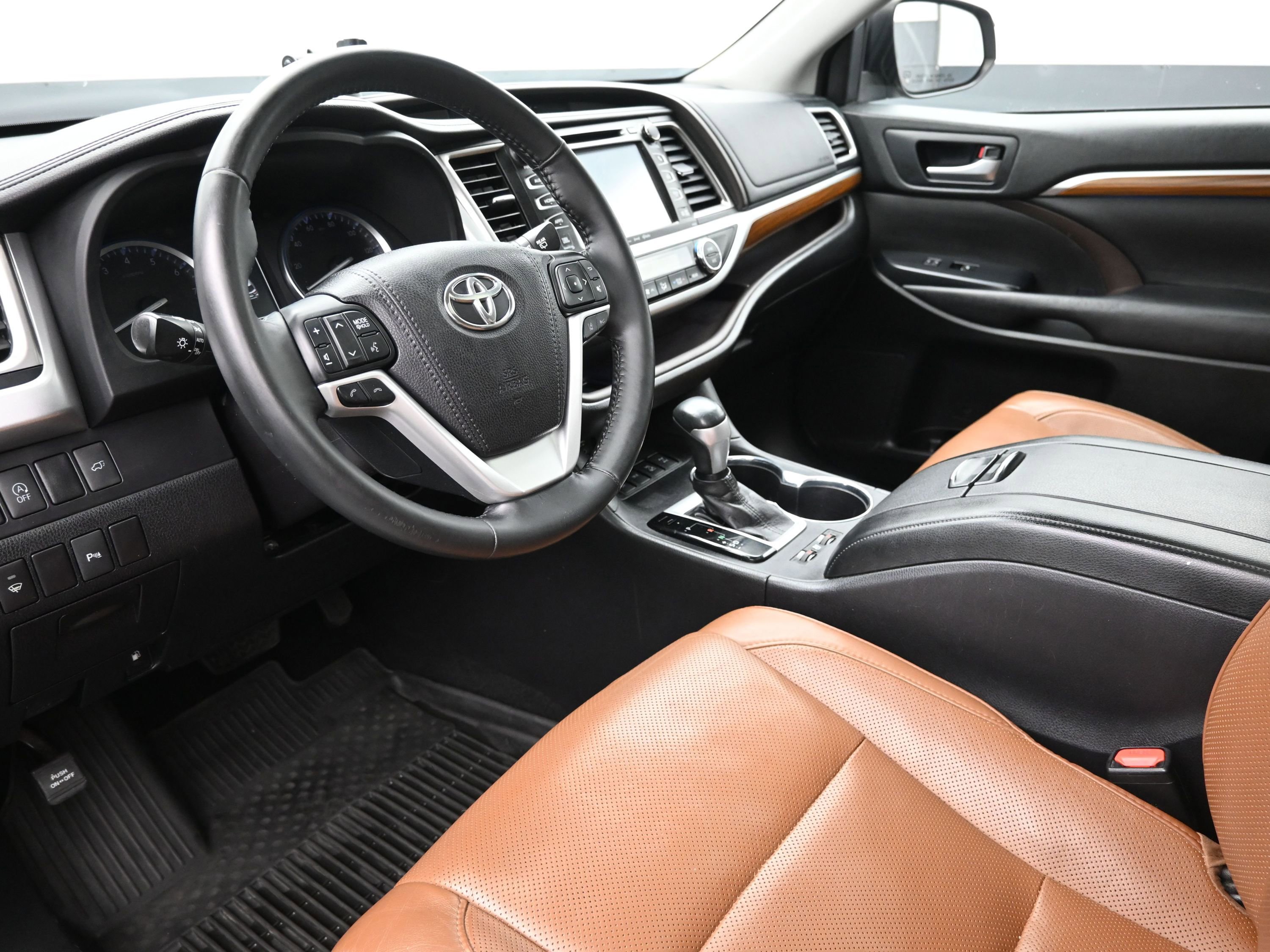 Used 2018 Toyota Highlander Limited w/ Protection Package #3 image 10