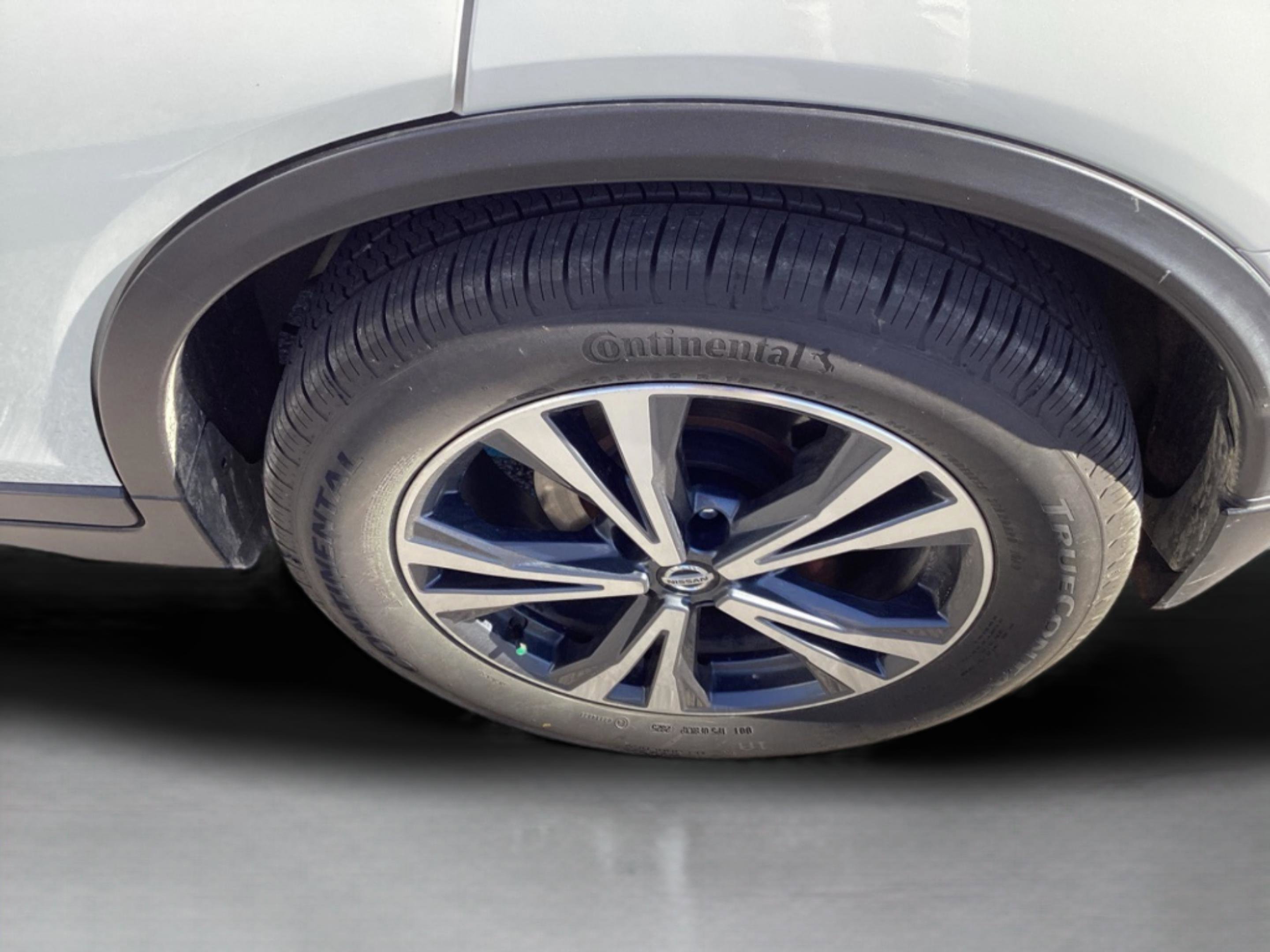 Used 2019 Nissan Rogue SV w/ Premium Package image 25