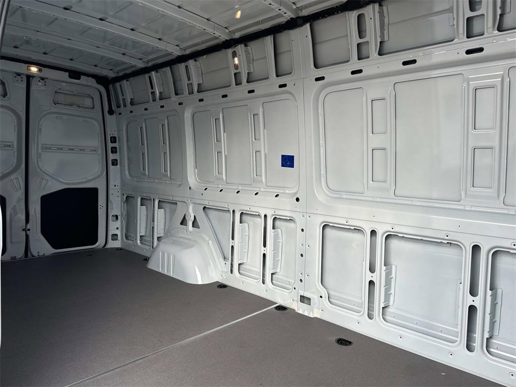 New 2024 Mercedes-Benz eSprinter 170 Cargo image 15