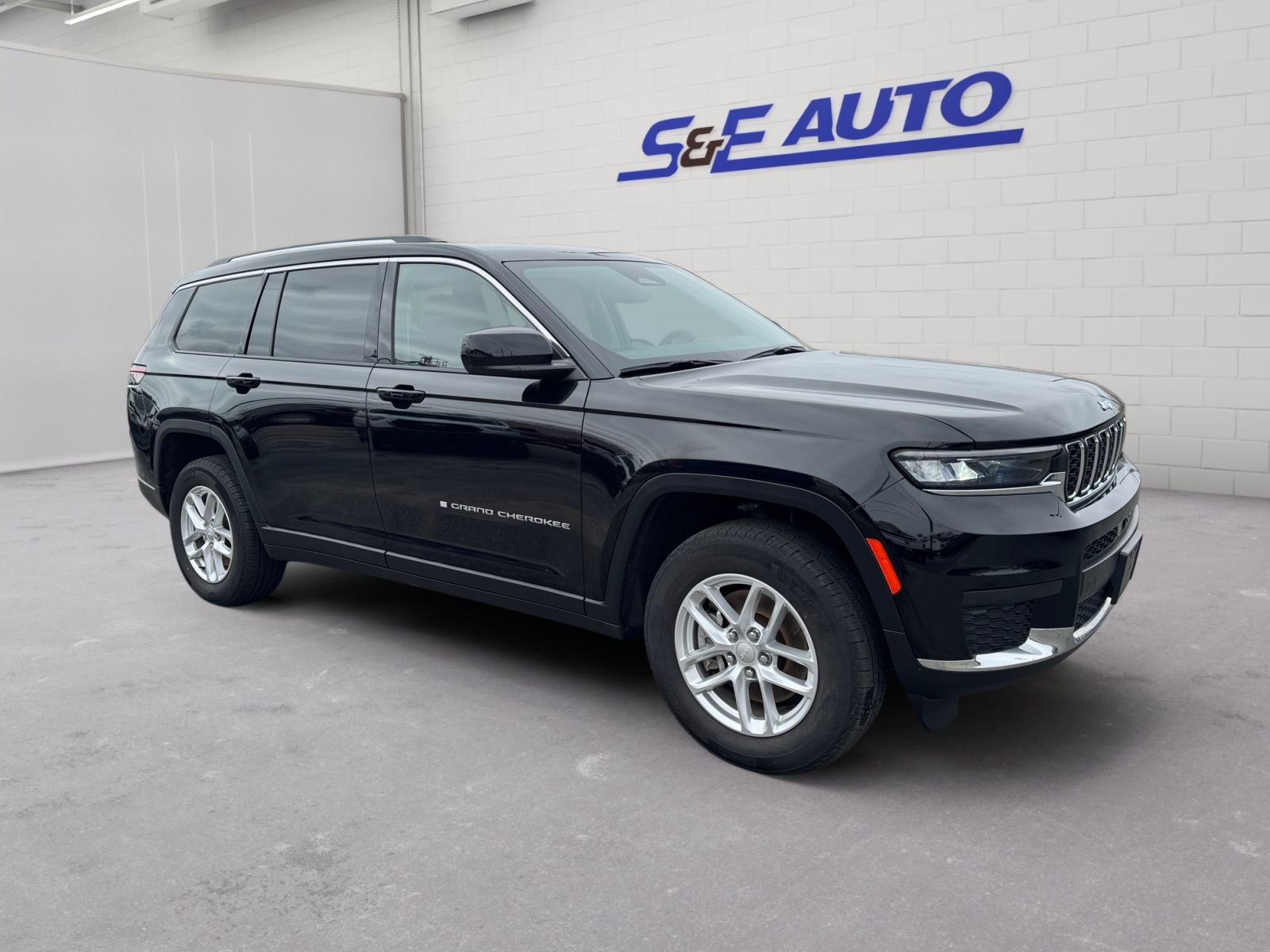 Used 2023 Jeep Grand Cherokee L Laredo w/ Luxury Tech Group I AWD/4WD image 6