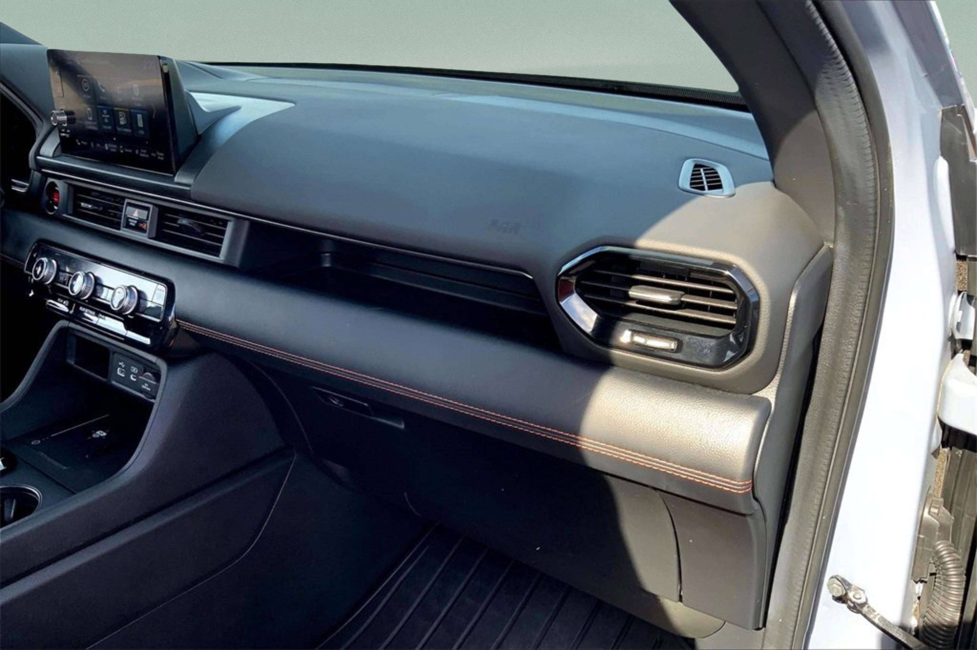 Used 2024 Honda Pilot TrailSport image 17