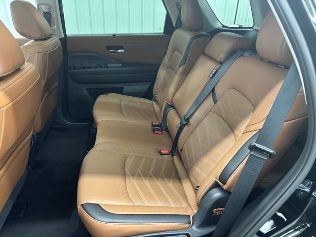 Used 2025 Nissan Pathfinder Platinum w/ Cargo Package image 12