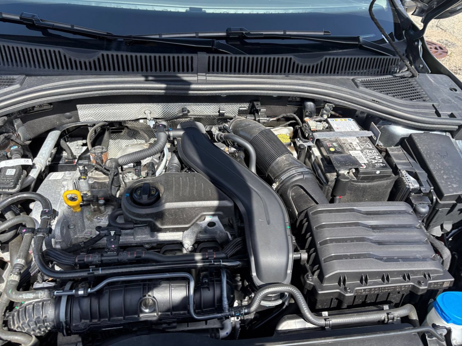 Used 2025 Volkswagen Jetta SE FWD image 33