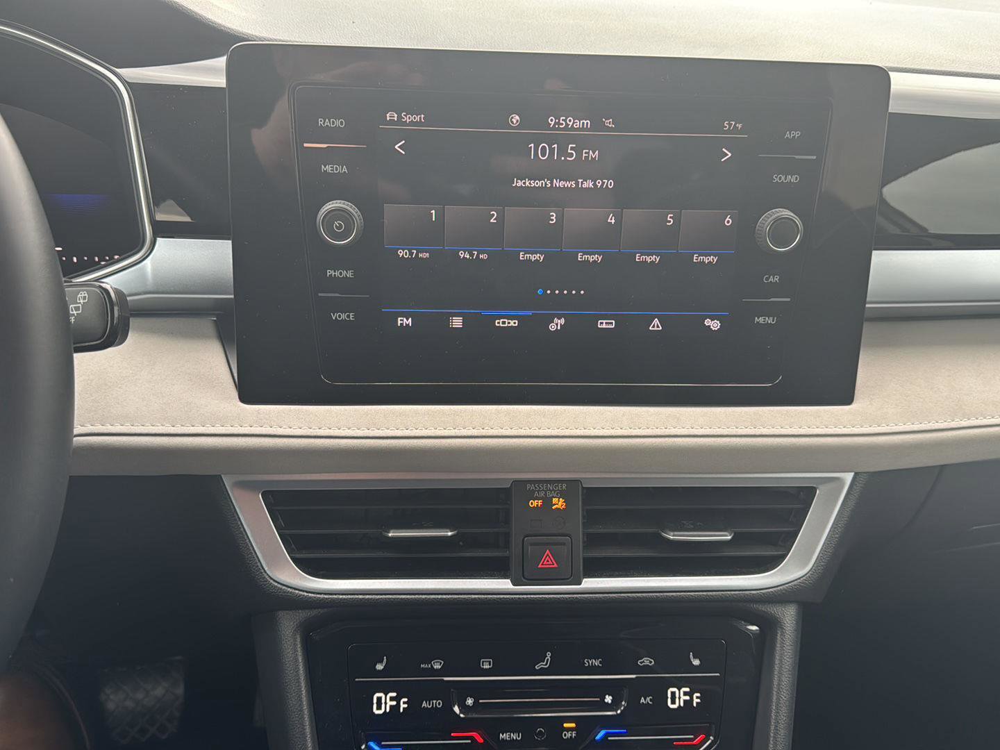 Used 2025 Volkswagen Taos SE image 16