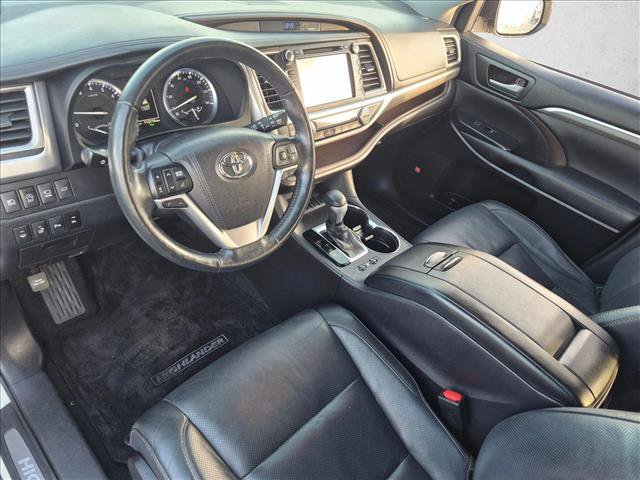 Used 2017 Toyota Highlander Limited Platinum FWD image 9