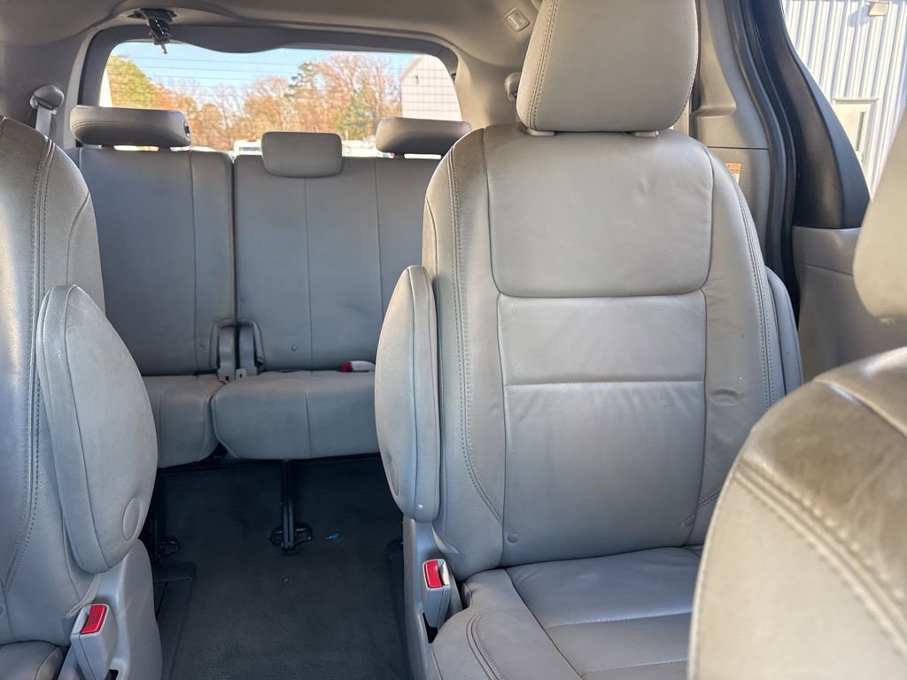 Used 2017 Toyota Sienna XLE image 14