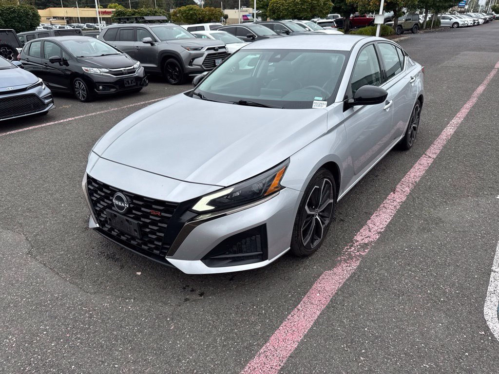 Used 2023 Nissan Altima 2.5 SR FWD image 3