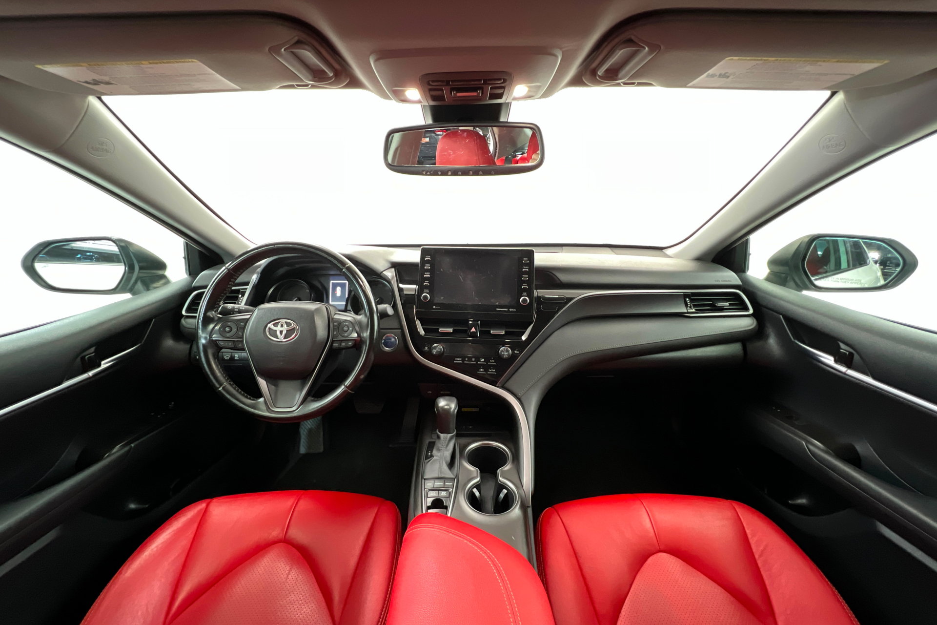 Used 2023 Toyota Camry SE w/ Audio Upgrade Package FWD image 9