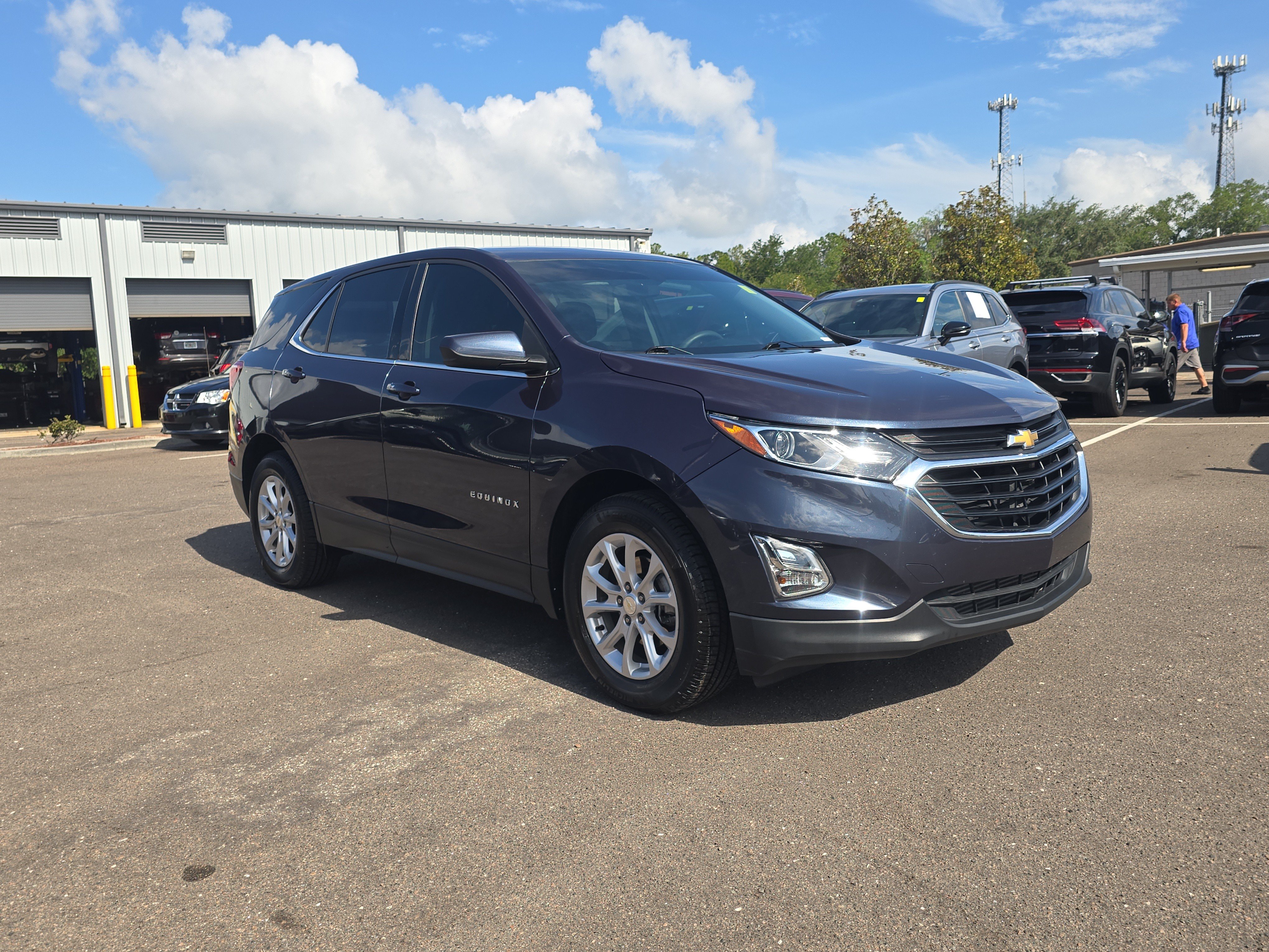 Used 2018 Chevrolet Equinox LT FWD image 2