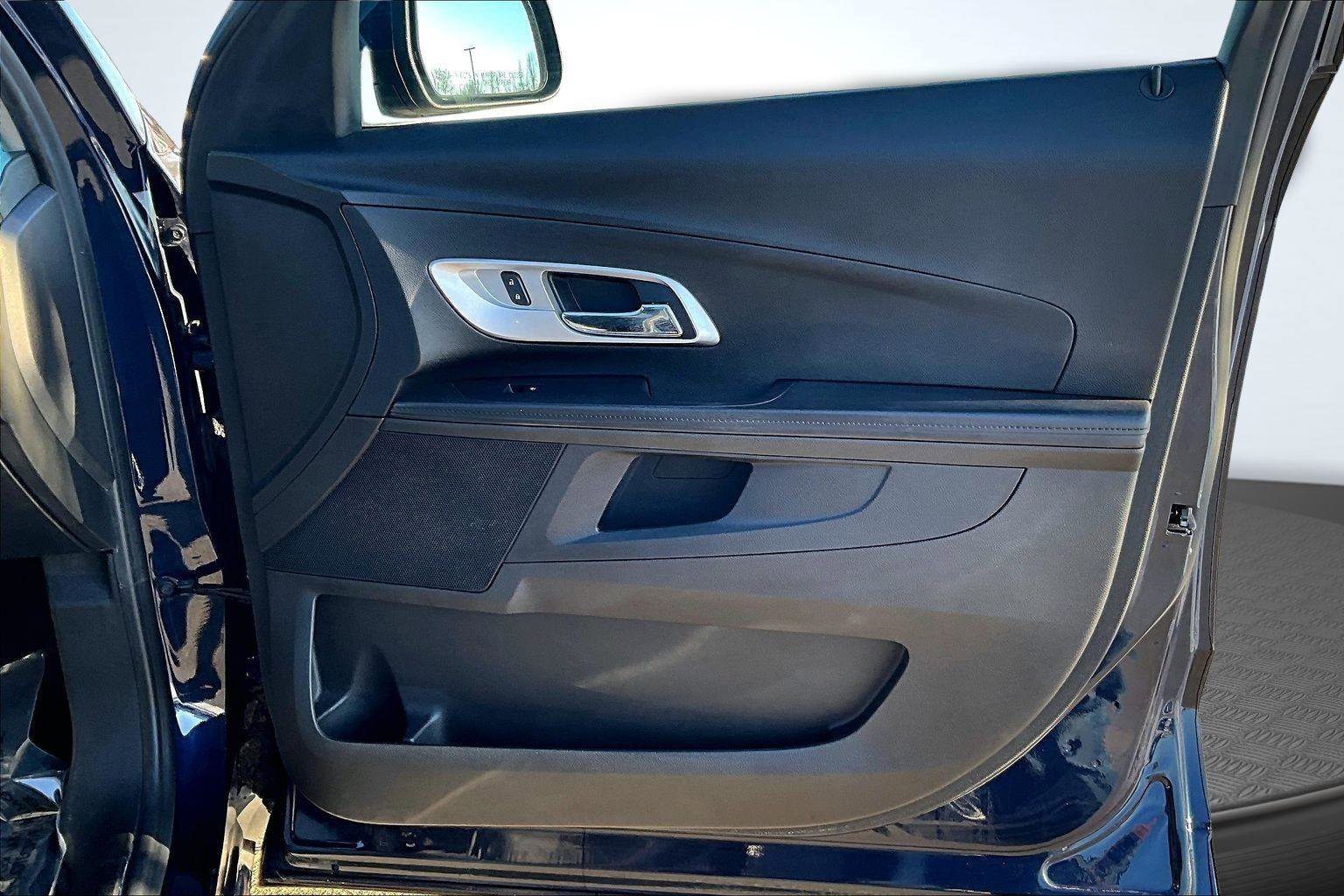 Used 2017 Chevrolet Equinox LT w/ Convenience Package image 25