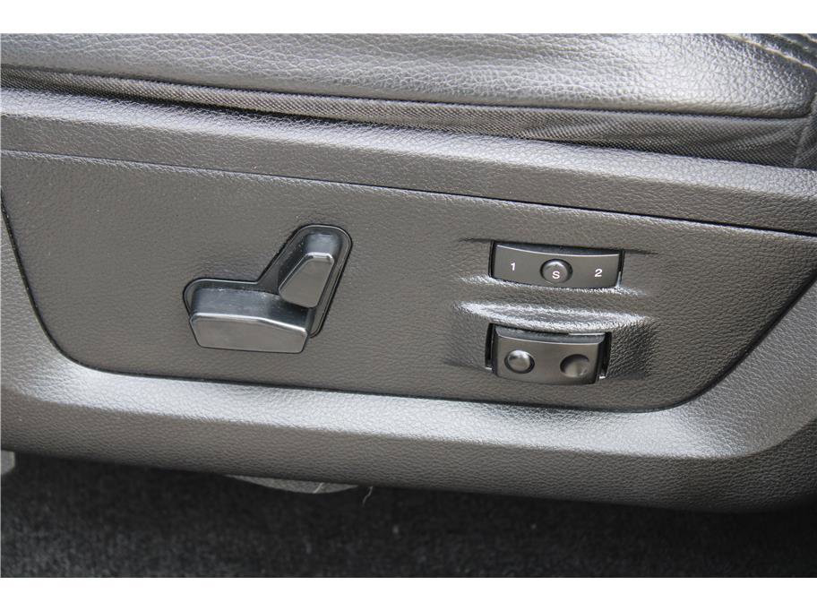 Used 2015 RAM 1500 Laramie w/ Convenience Group image 9