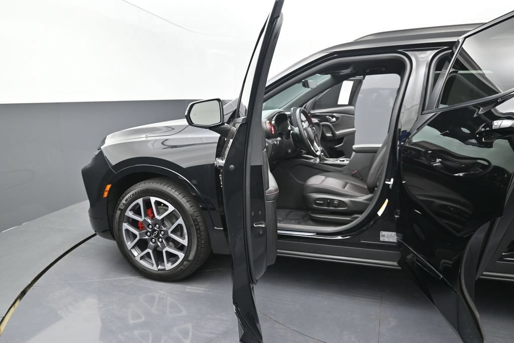 Certified 2023 Chevrolet Blazer RS w/ Driver Confidence II Package AWD/4WD image 13
