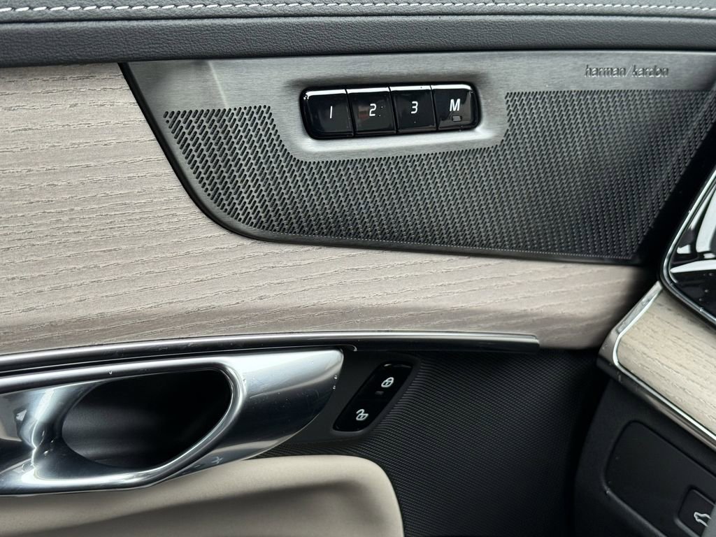 New 2026 Volvo XC90 B6 Plus image 14