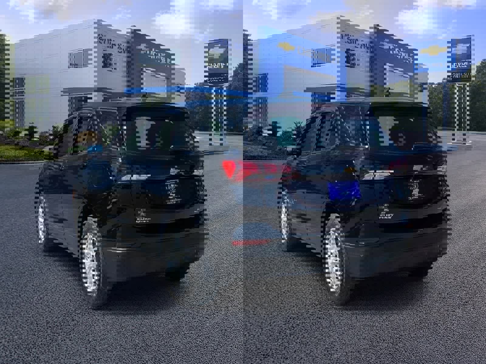 Certified 2023 Chevrolet Equinox LS w/ Driver Confidence II Package image 4