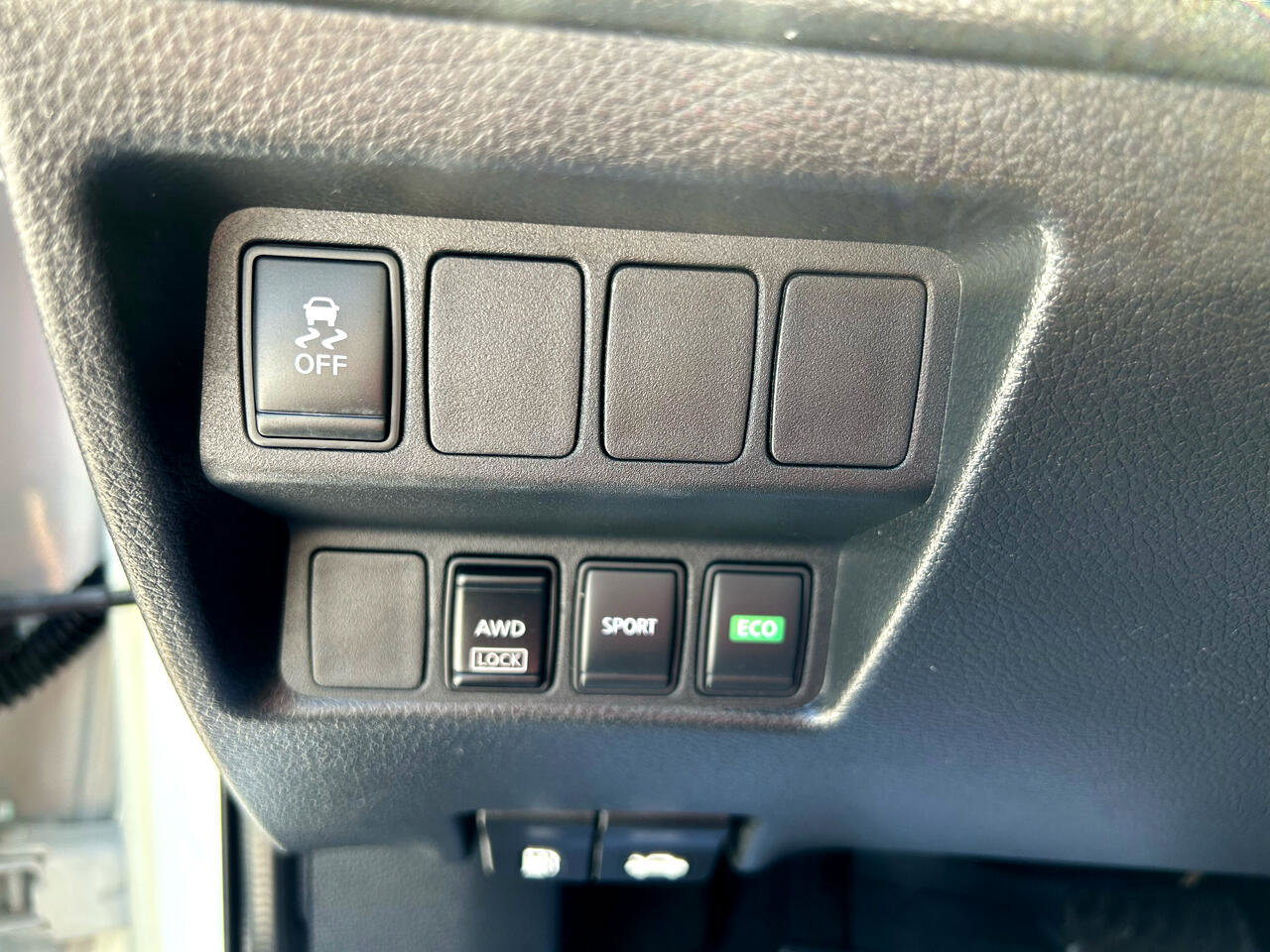 Used 2017 Nissan Rogue S image 21