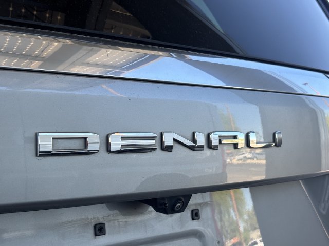 Used 2025 GMC Yukon XL Denali AWD/4WD image 12