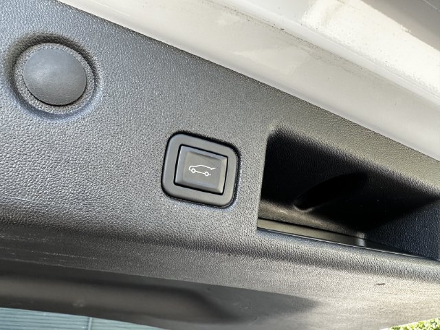 Used 2024 Chevrolet Equinox Premier AWD/4WD image 43