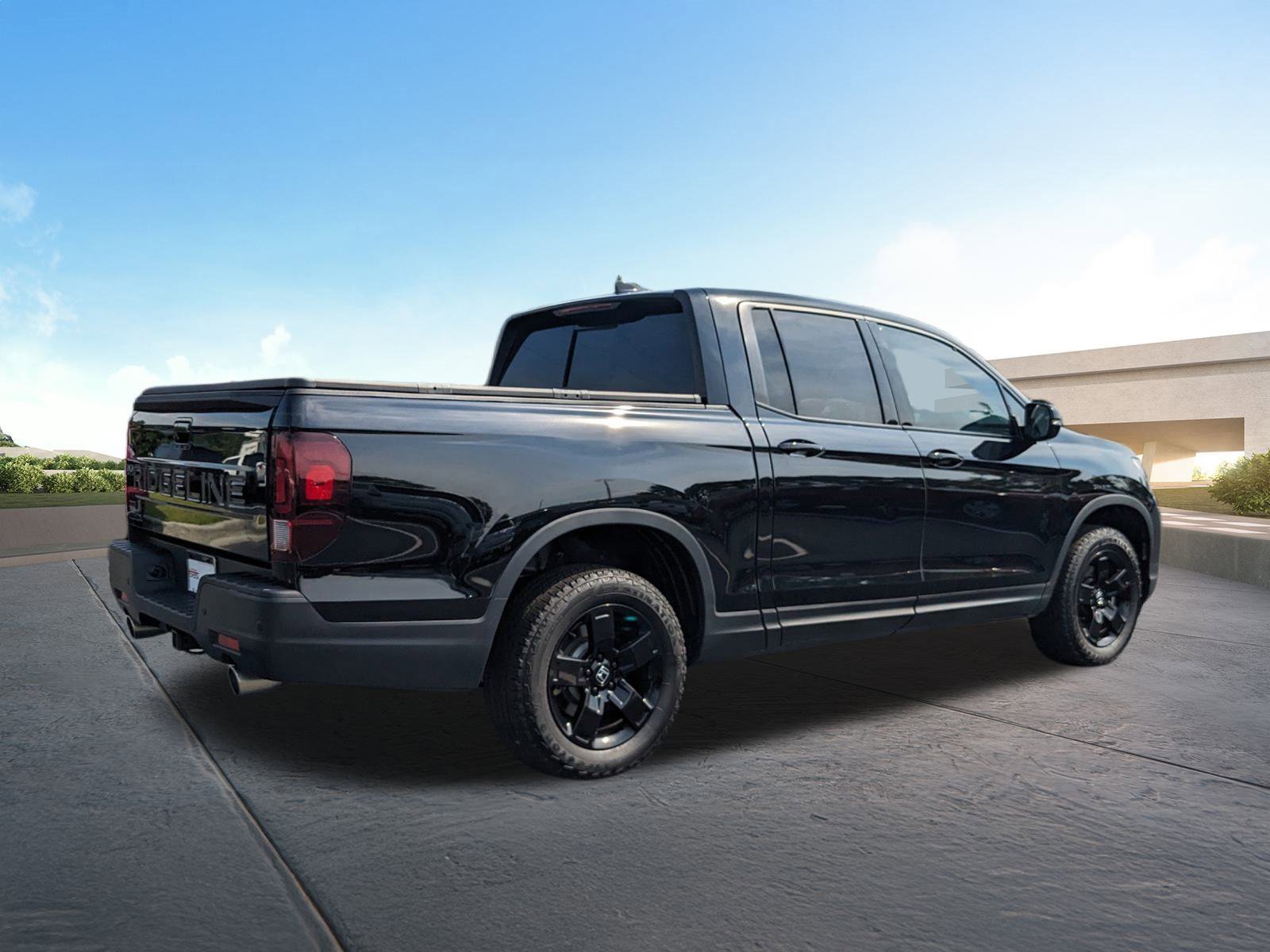 Used 2025 Honda Ridgeline Black Edition image 4