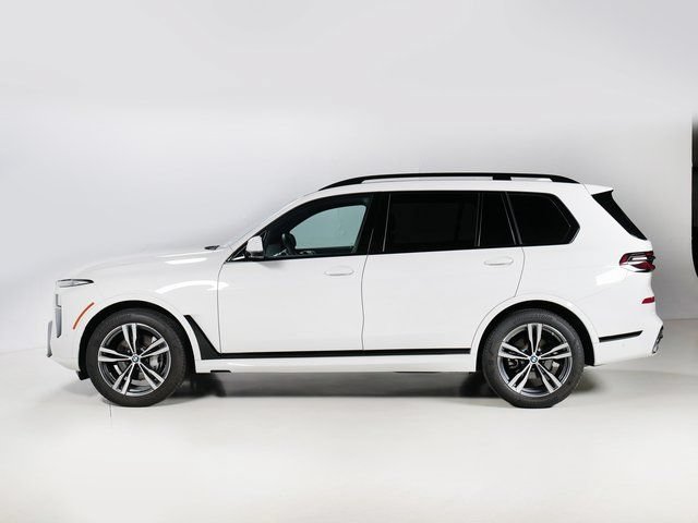 Used 2026 BMW X7 xDrive40i w/ M Sport Package AWD/4WD image 2