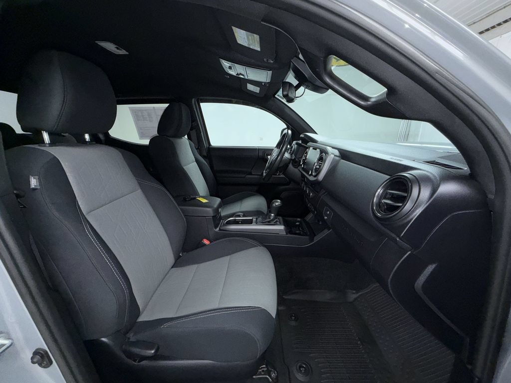 Used 2021 Toyota Tacoma TRD Sport w/ Technology Package AWD/4WD image 6