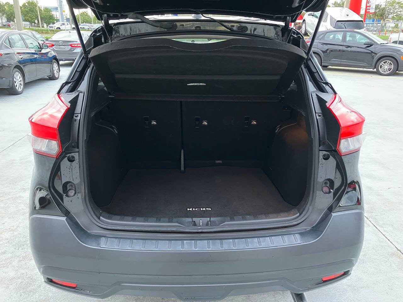 Used 2019 Nissan Kicks SV w/ Exterior Package FWD image 8