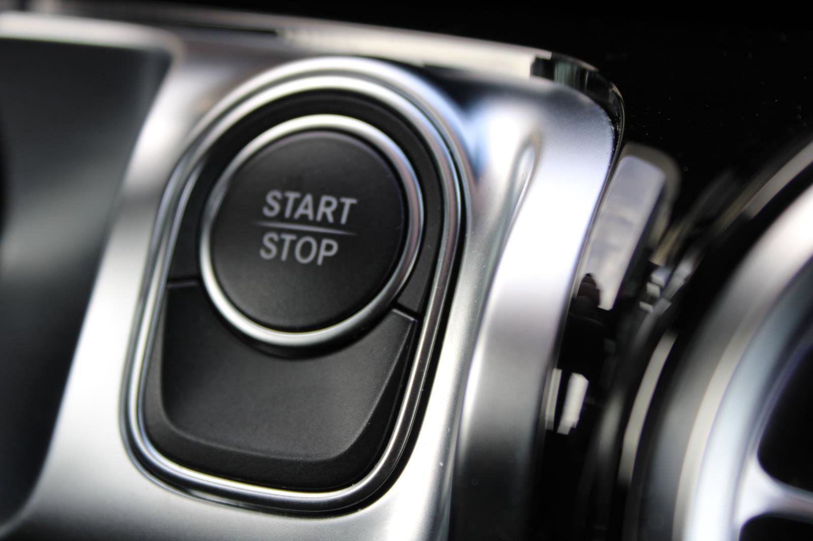 Used 2023 Mercedes-Benz EQB 300 4MATIC image 22