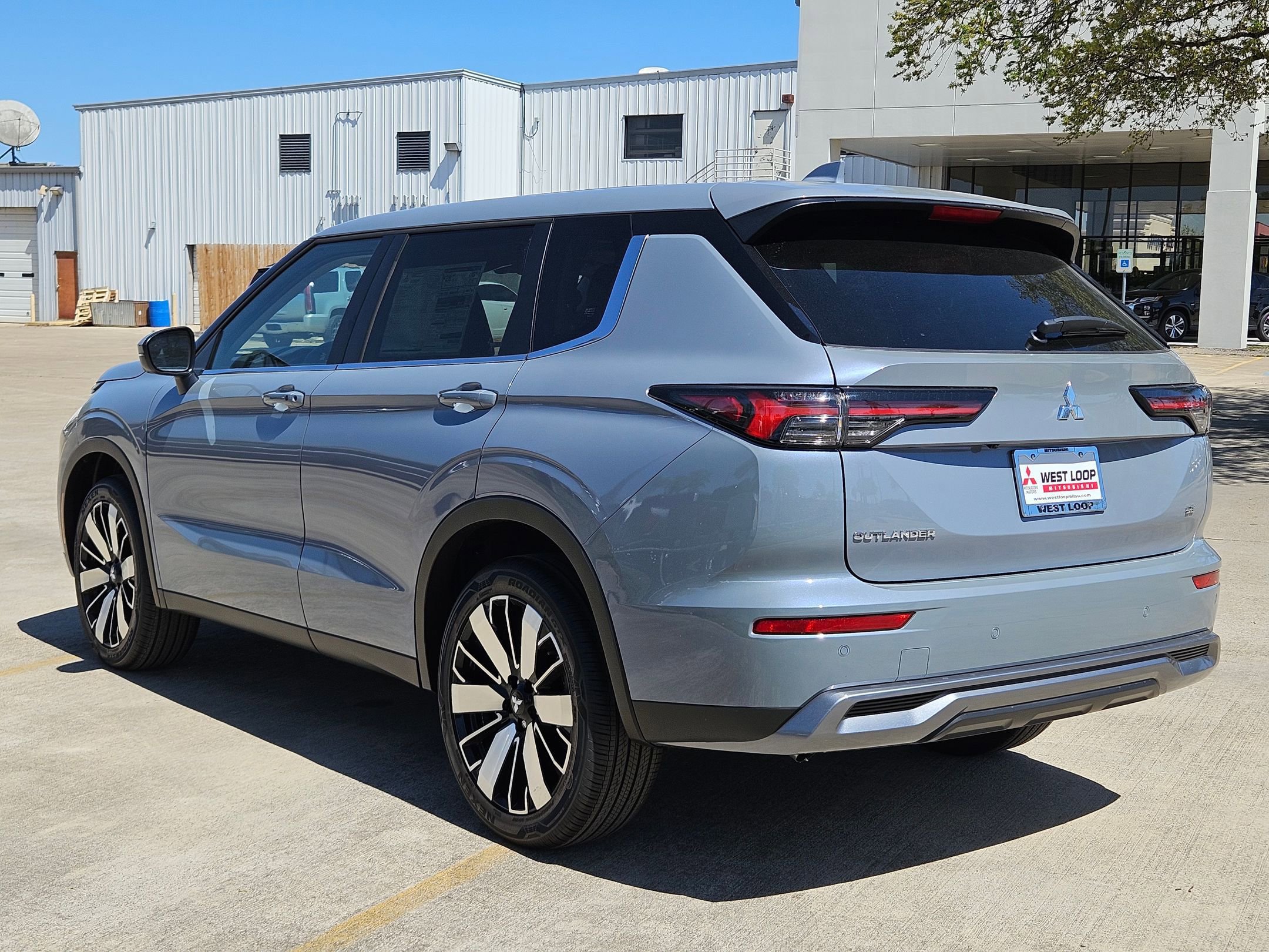 New 2026 Mitsubishi Outlander FWD image 3