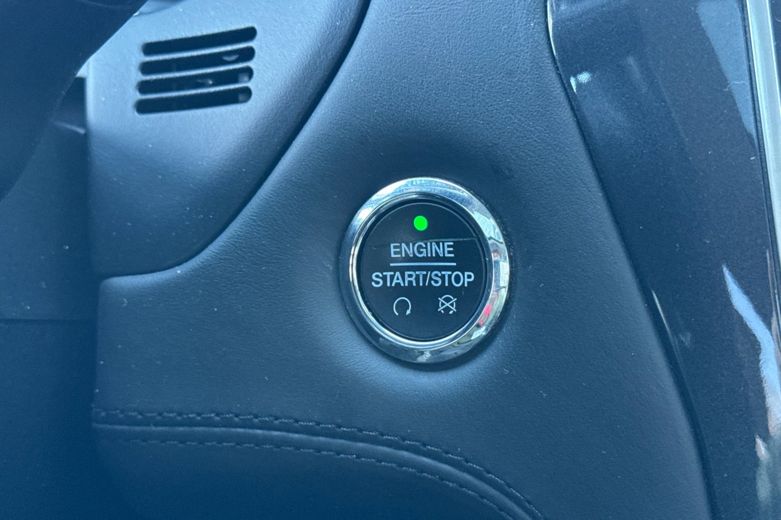 Used 2017 Ford Explorer Platinum image 29