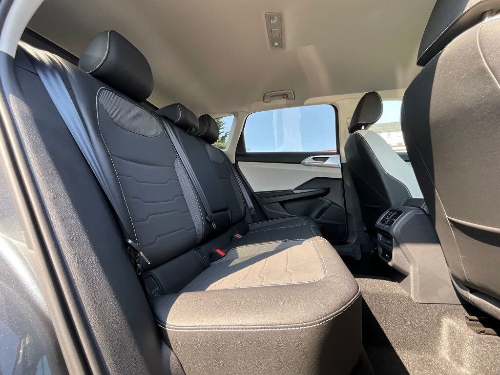 New 2025 Volkswagen Taos SE image 13