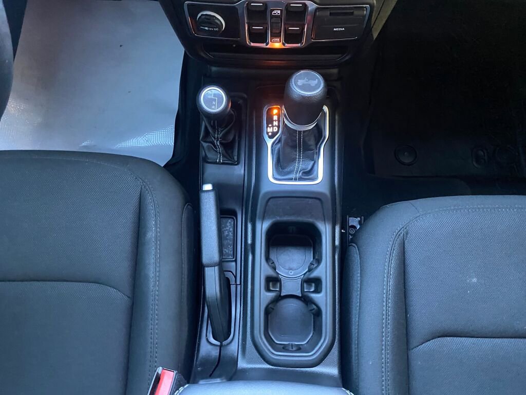 Used 2022 Jeep Wrangler Unlimited Sahara w/ Cold Weather Group image 15