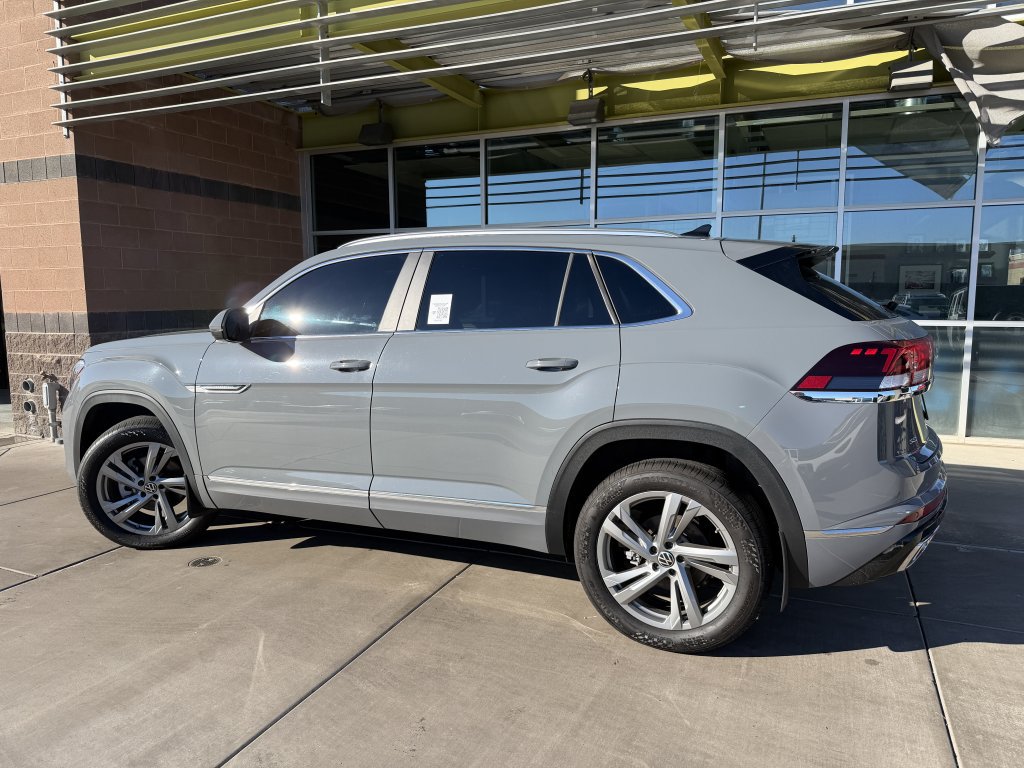Used 2024 Volkswagen Atlas Cross Sport SEL R-Line w/ Adventure Package AWD/4WD image 5