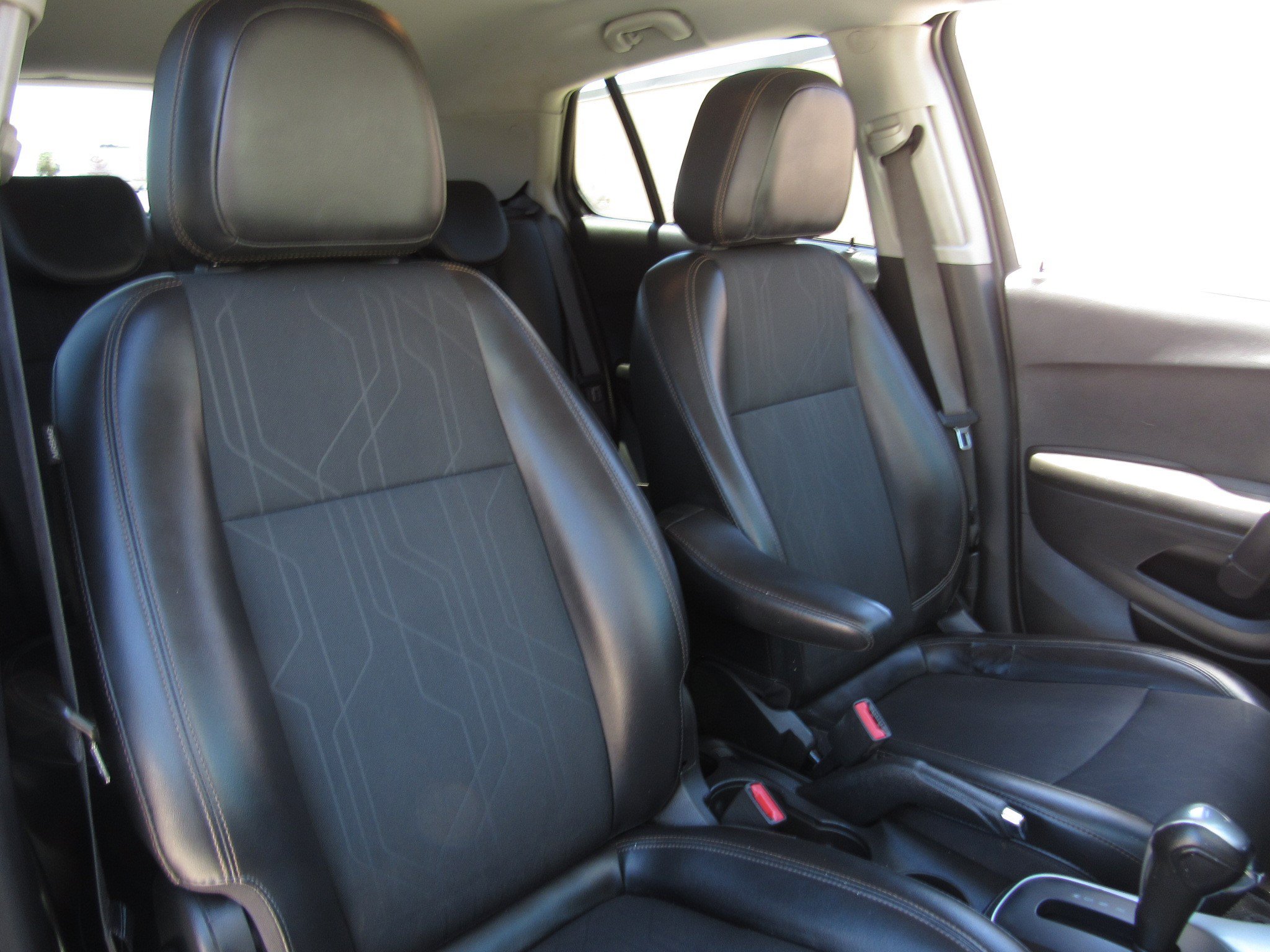 Used 2021 Chevrolet Trax LT w/ Midnight Edition FWD image 10