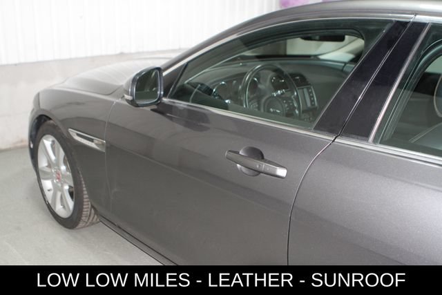 Used 2017 Jaguar XE Prestige RWD image 28