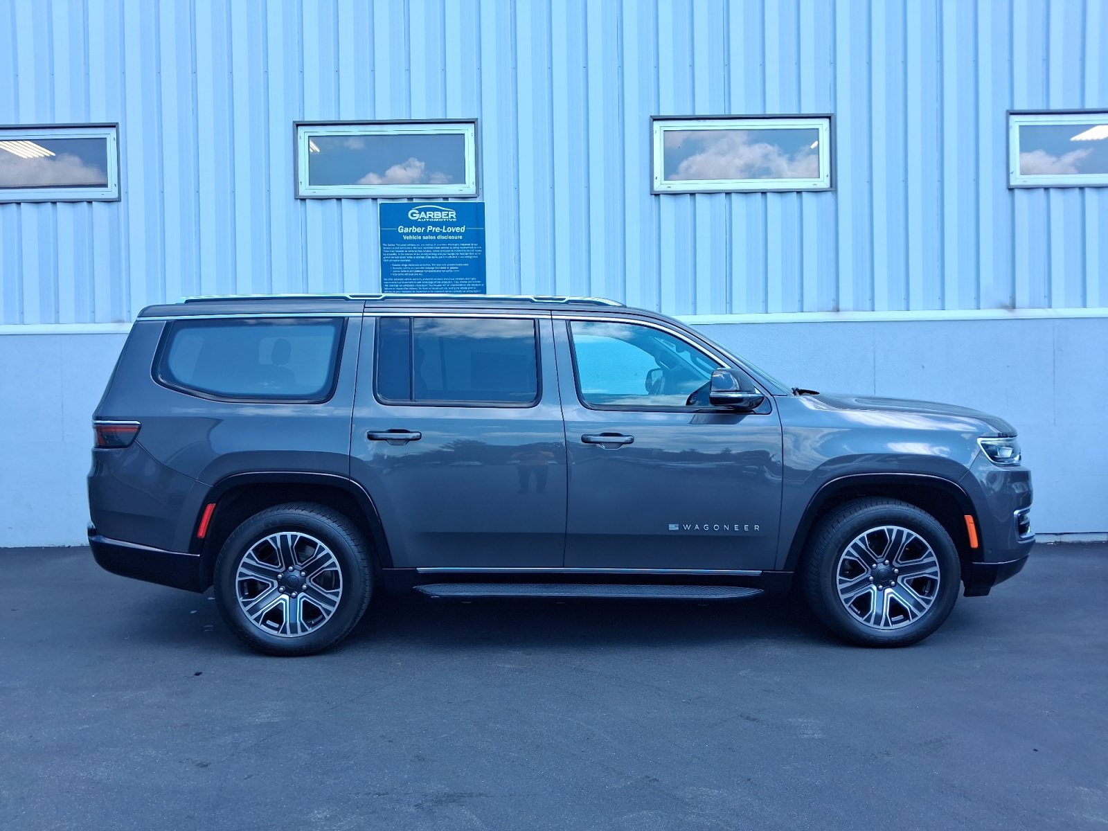Used 2023 Jeep Wagoneer Series II AWD/4WD image 9
