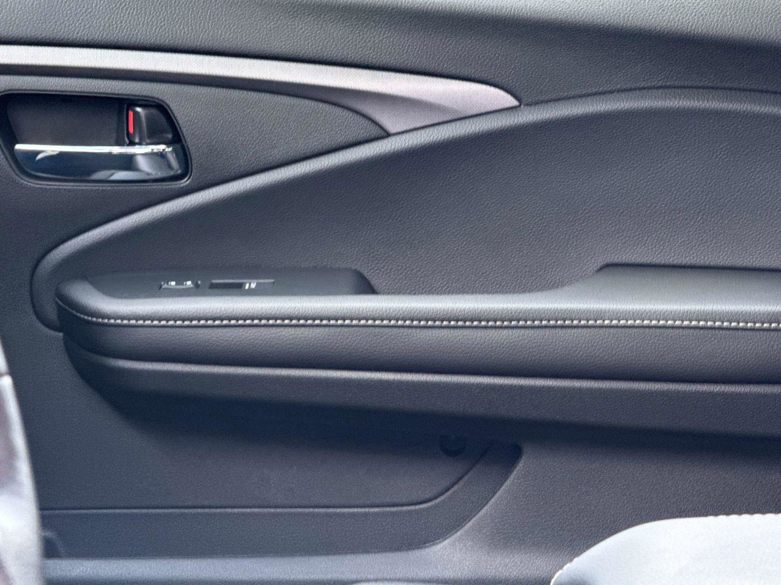 Certified 2025 Honda Ridgeline RTL image 21