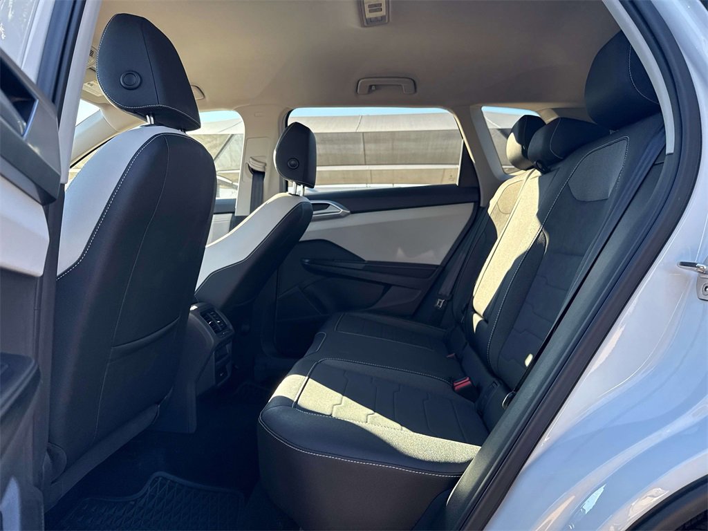 Used 2025 Volkswagen Taos SE image 23