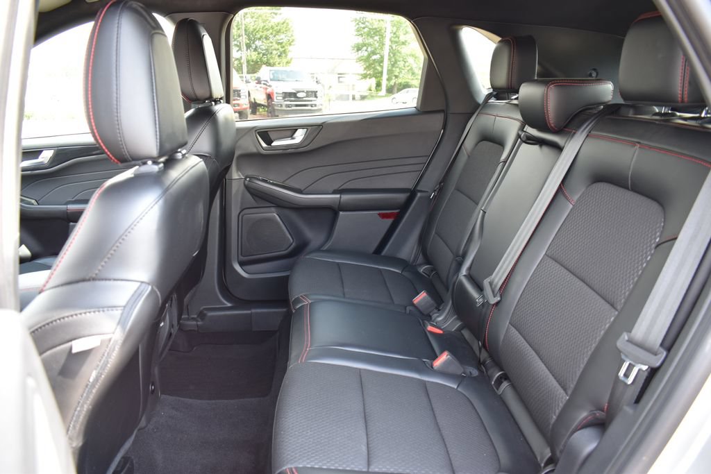 Used 2024 Ford Escape ST-Line w/ Tech Pack #1 AWD/4WD image 7