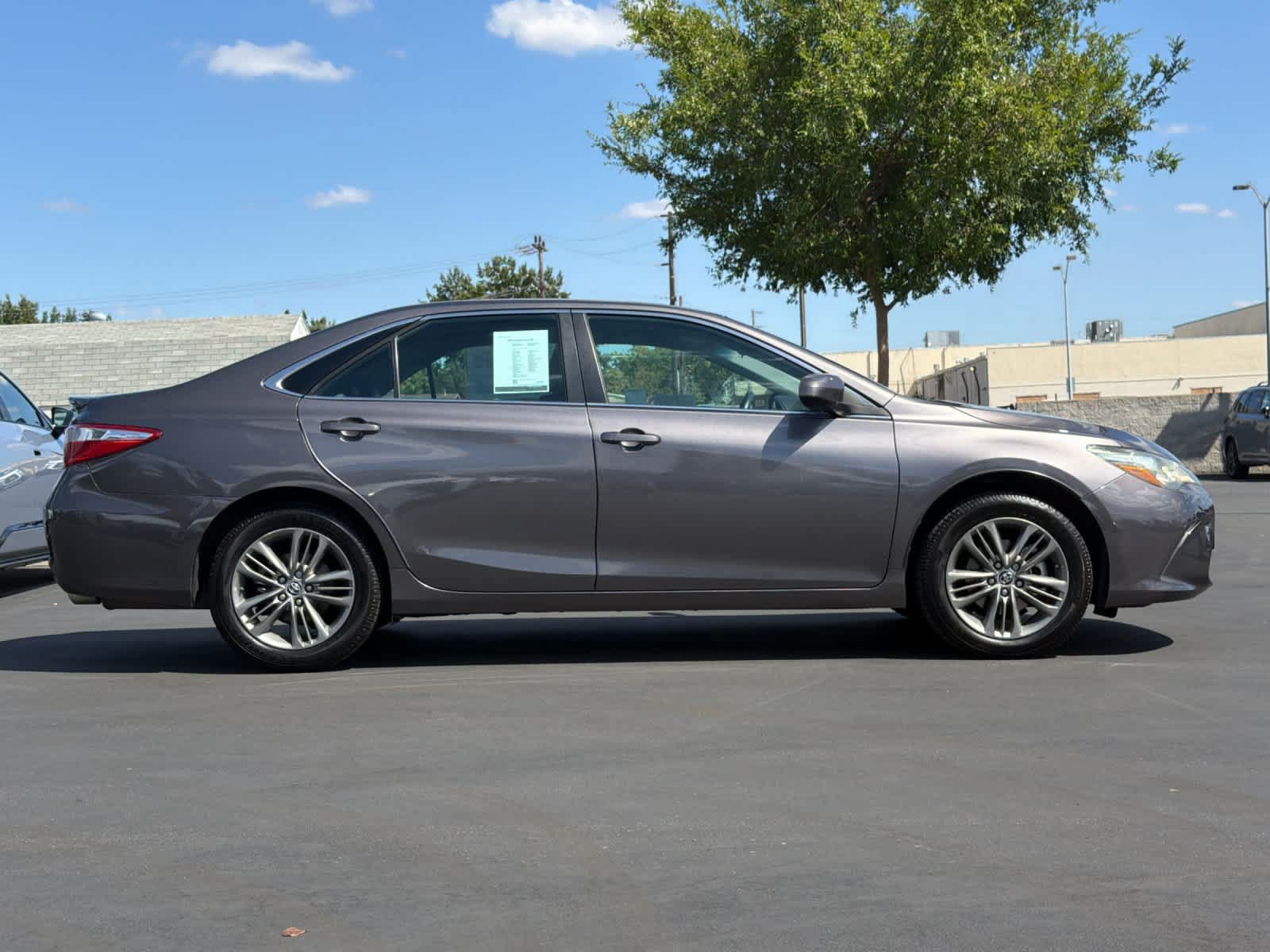 Used 2015 Toyota Camry SE FWD image 6