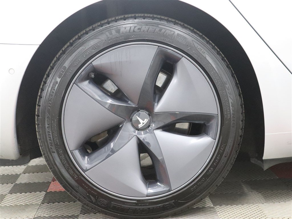 Used 2018 Tesla Model 3 Long Range RWD image 39