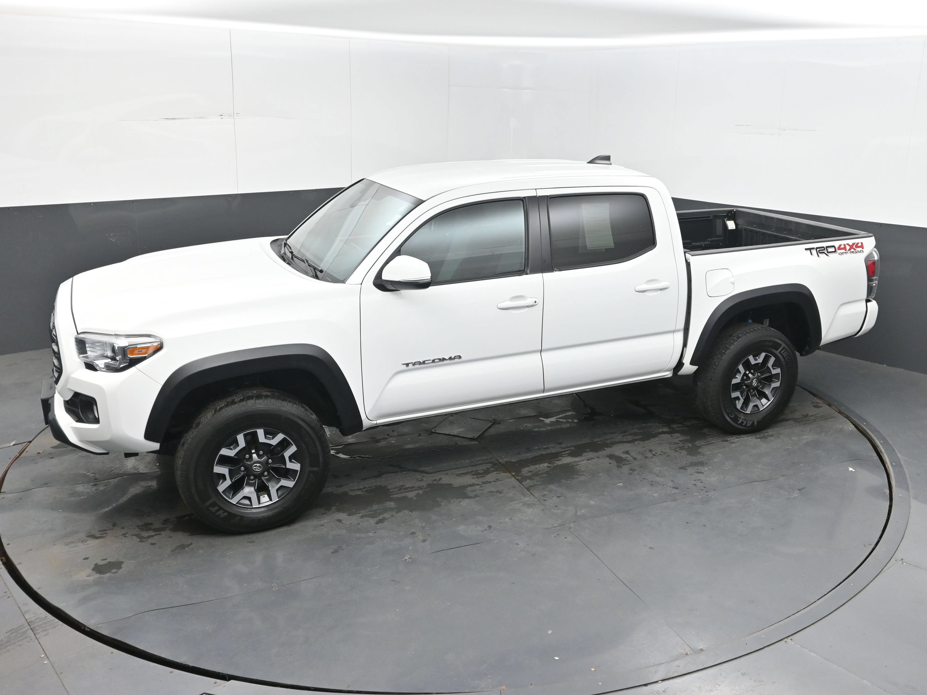 Used 2022 Toyota Tacoma TRD Off-Road w/ Technology Package AWD/4WD image 28