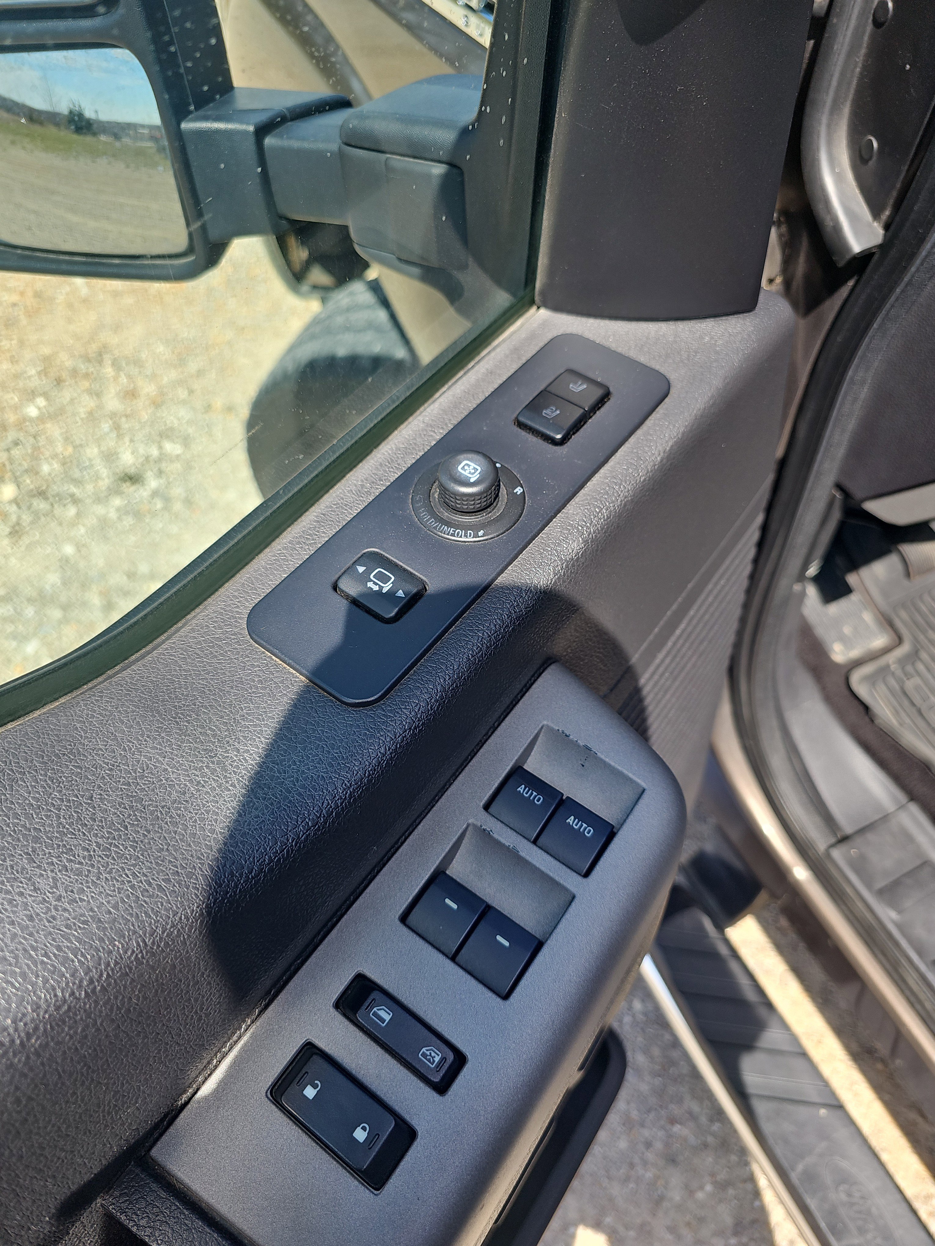 Used 2015 Ford F250 Lariat w/ Lariat Ultimate Package image 21