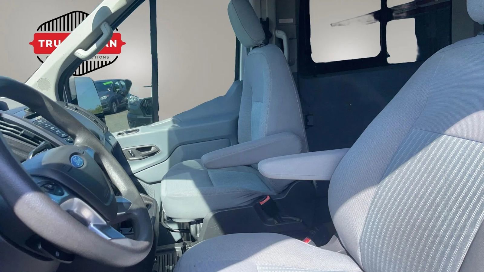 Used 2017 Ford Transit 350 XLT RWD image 30