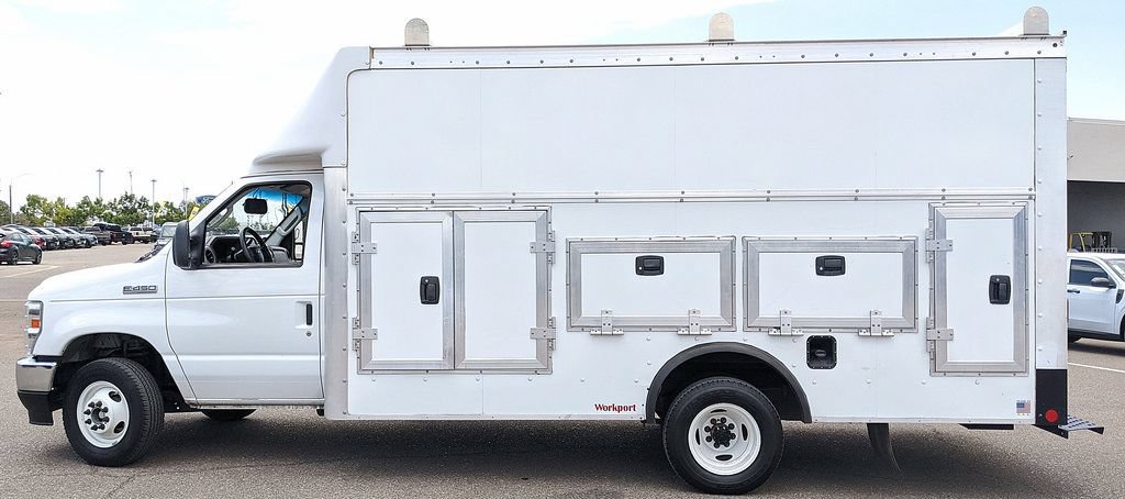 Used 2025 Ford E-450 and Econoline 450 Super Duty w/ Power Equipment Group RWD image 6