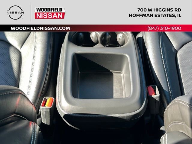 Used 2025 Chrysler Pacifica Select image 35