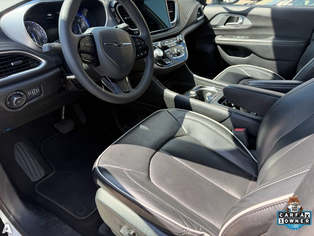 Used 2025 Chrysler Pacifica Limited FWD image 8