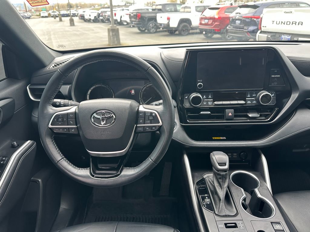 Used 2023 Toyota Highlander XSE image 16