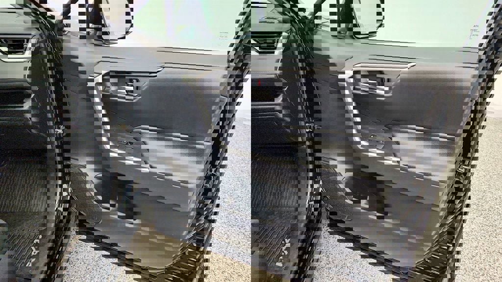 Used 2019 Toyota RAV4 XLE image 25