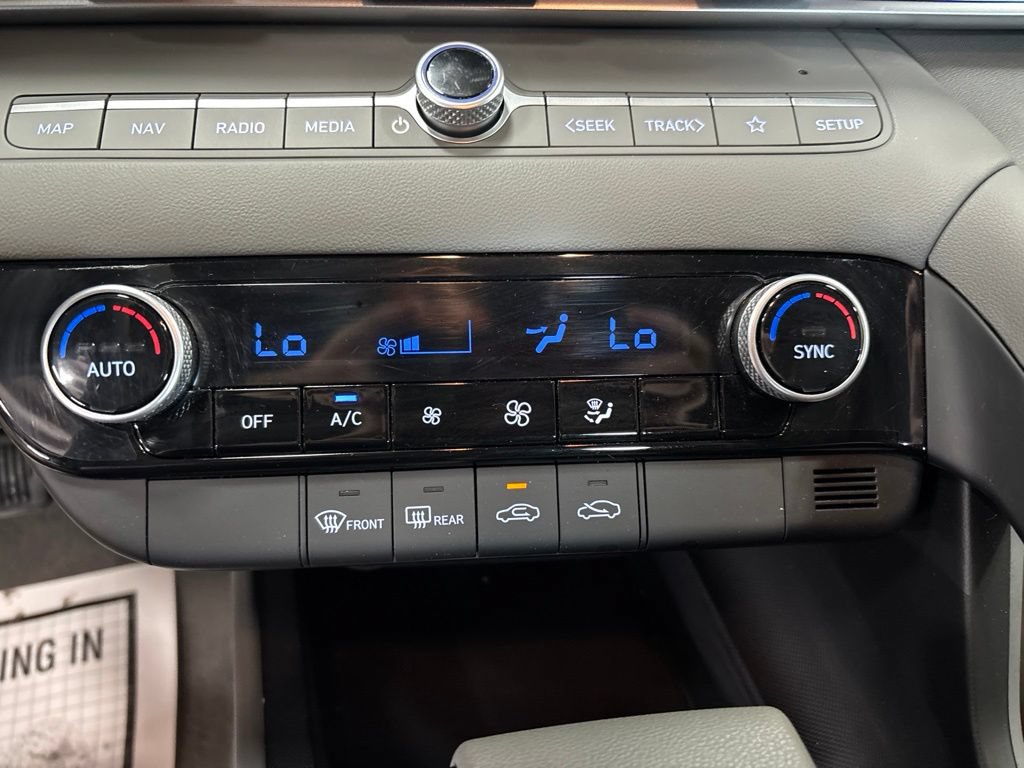 Used 2024 Hyundai Elantra SEL FWD image 23